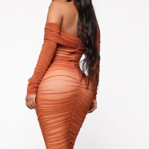 Fashion Nova ready in a ruched shoulder midi dress rust - Picture 3 of 3